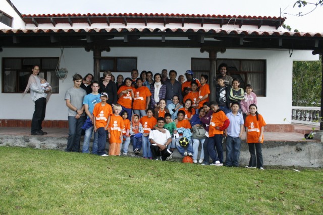 PROJECT HOGAR SAN VICENTE DE PAUL - Let's play together