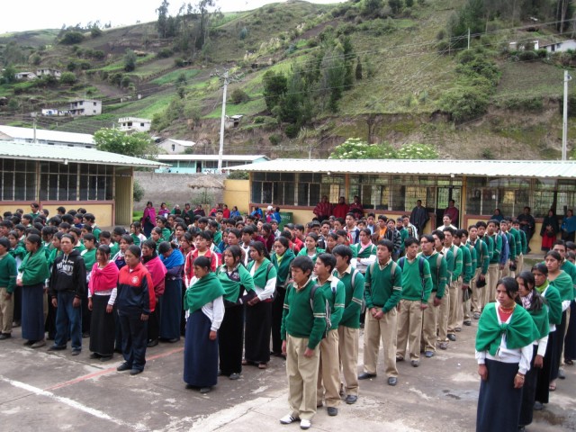 Delivery of an electric pump in Pulucate's secondary school