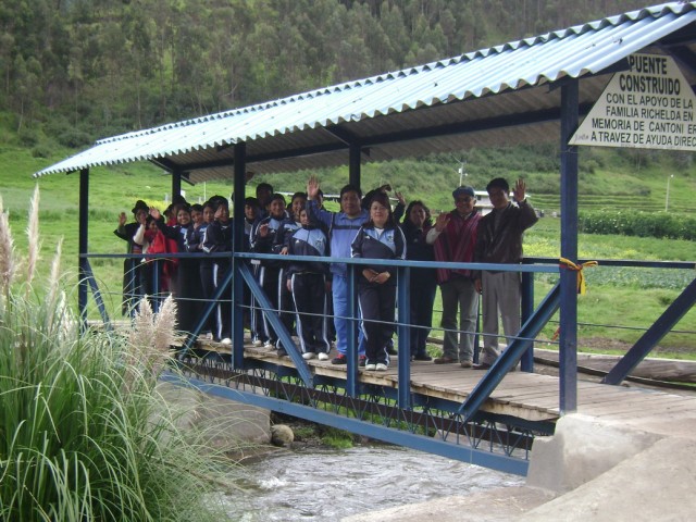 Fußgänger-Brücke in Llin Llin