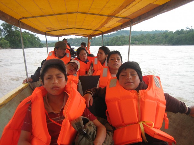 Gita in Amazzonia con i bambini di Esperanza e Cochaloma