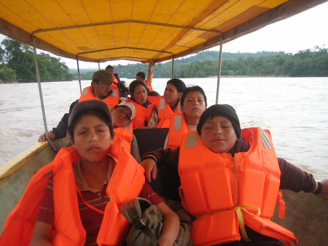 Paseo en la selva con los niños de La Esperanza y Cochaloma