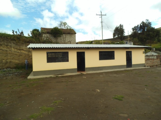 Entregada la nueva aula de Balda Lupaxi