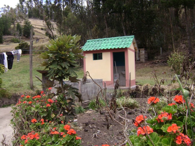 Baños y lavanderias en la Comunidad Pilahuaico