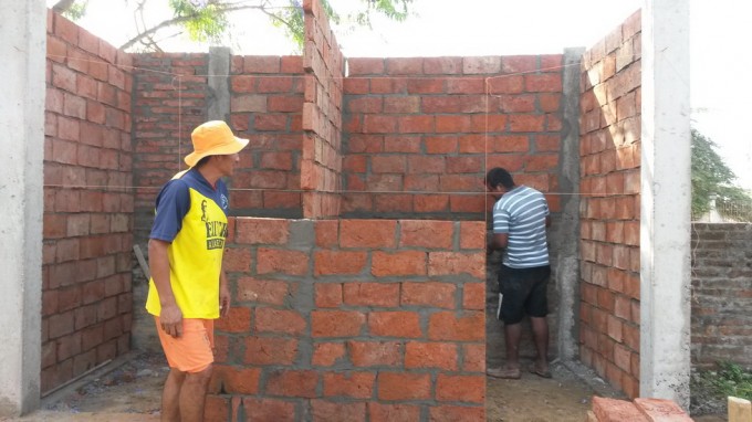 Neue Toilettenanlagen in der Schule "Juntos Venceremos" in Chone