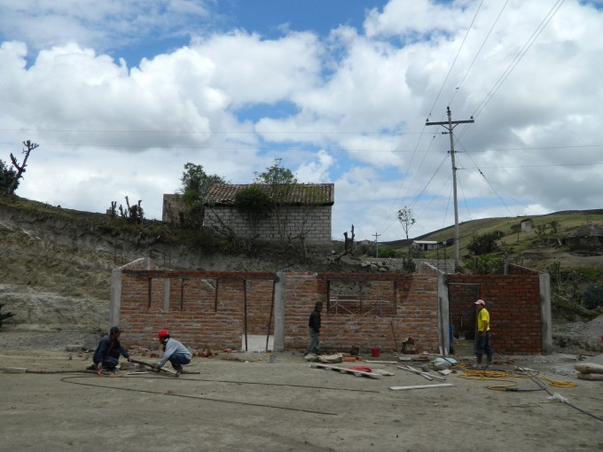 Der Bau der Schulküche in  Balda Lupaxi geht voran