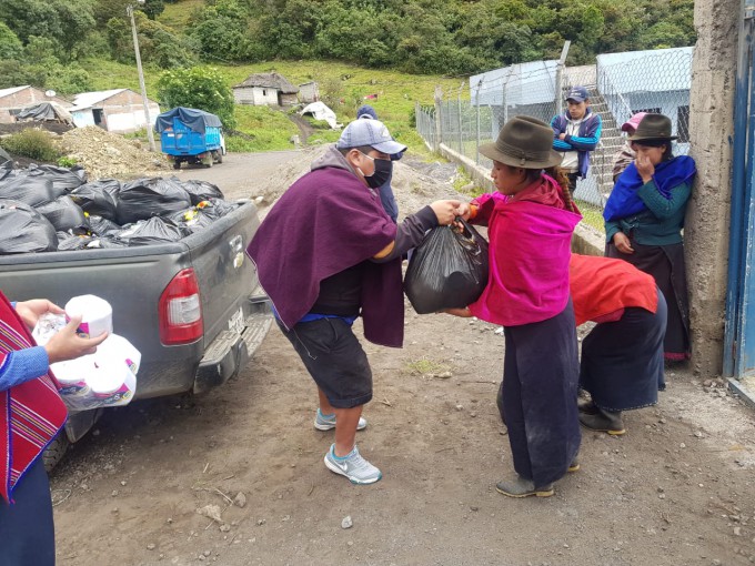 Consegna kit alimenti alle famiglie di Ambrosio Lasso