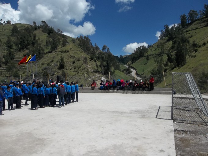 Nueva cancha en la Unidad Educativa de Zazapud