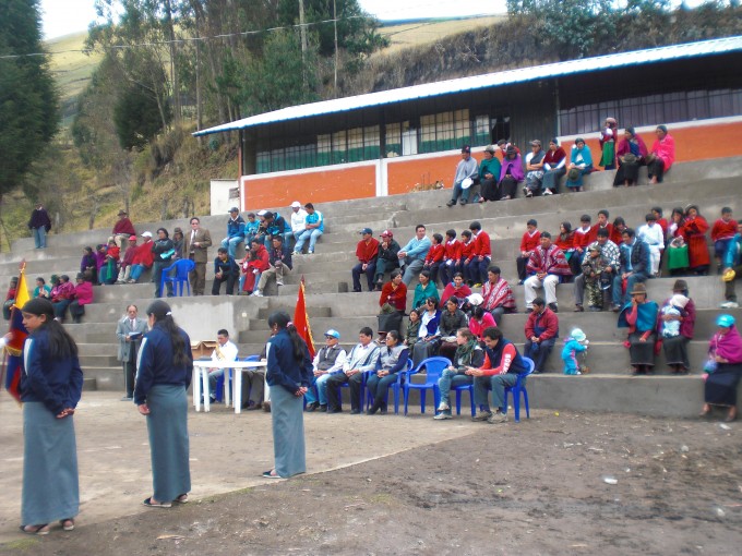 Inauguradas las gradas en la Comunidad de Cagrin