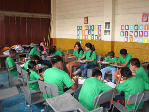 Taller de reciclaje en la Isla Trinitaria