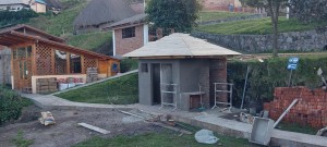 Der Bau des Museums und des Badhäuschens in La Esperanza schreitet voran