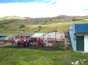 Baubeginn eines neuen Klassenzimmers in der Schule in Atillo