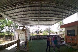 Bau eines Daches für die Schule Juntos Venceremos in Chone