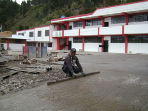 On the final step of Secao's courtyard works