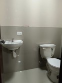 El baño de servicio