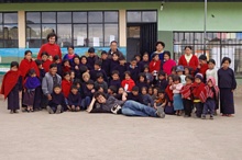 Schueler, Lehrer und Freiwillige in Esperanza
