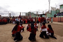 I bambini di Gahuijón Bajo si esibiscono