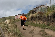 Die erste Läuferin erreicht Esperanza