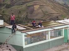 Cambiamos el viejo techo de la escuela