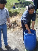 Preparazione del biofertilizzante nel collegio di Tepeyac Gatazo