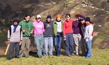 Il lavoro di produzione dei mattoni è iniziato nell’estate 2006 con i volontari delle università. In questa foto il gruppo dei &quot;cochalomenses&quot;