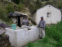 José mit Pedro, einem der Hauptverantwortlichen des Baus