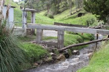 Cochaloma - Die Brücke mit der die Rohre über den Fluss gelegt wurden