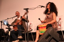 Sergio e Dilene impegnati nella canzone "Esperanza"