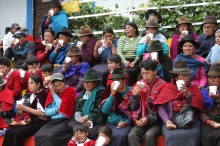 Hot chocolate and bread for all, thanks to the officials of the Ministry of Social Development