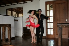 Adriana y Jose bailan para nosotros