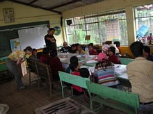 Englischkurse mit den Kindern von La Esperanza