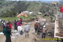 La gente participa con "mingas" al trabajo